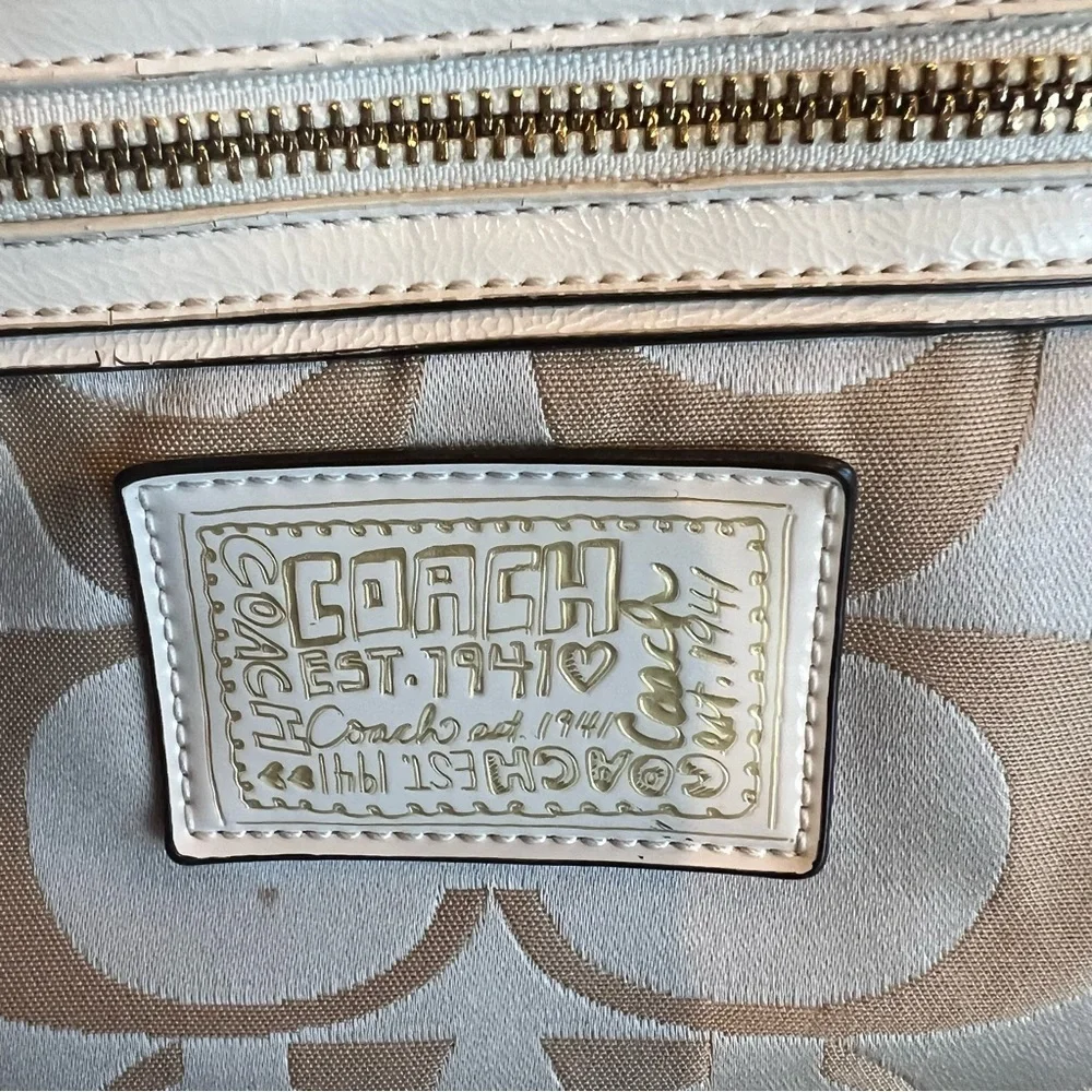 Coach Poppy Signature C Bag - Picture 2 of 11